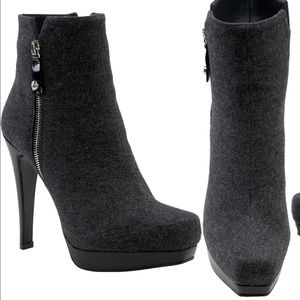 SZ 6 Stuart Weitzman Chippy charcoal flannel boot
